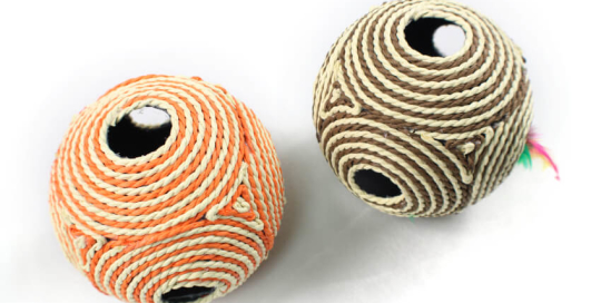 Six-Hole Rope Ball With Sound Scratch Cat Toy