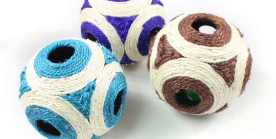 Six-Hole Sisal Ball With Sound Scratch Cat Toy